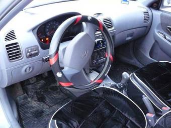 2004 Hyundai Accent Pictures