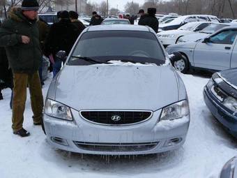 2004 Hyundai Accent Photos