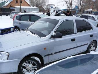 2004 Hyundai Accent Pictures