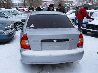 2004 Hyundai Accent Photos