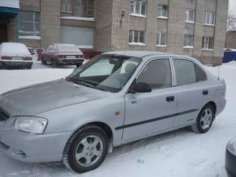 2004 Hyundai Accent Pictures