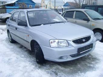 2004 Hyundai Accent Pictures