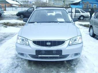 2004 Hyundai Accent Pictures