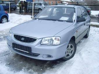 2004 Hyundai Accent Photos