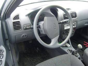 2004 Hyundai Accent Photos