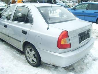 2004 Hyundai Accent Pictures