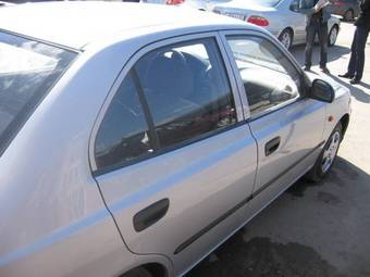 2004 Hyundai Accent Pictures