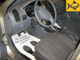 2004 Hyundai Accent Pictures