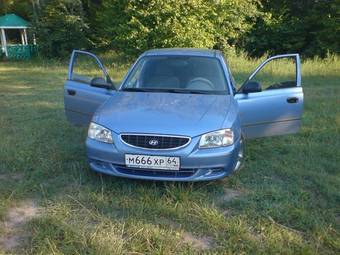 2004 Hyundai Accent Photos