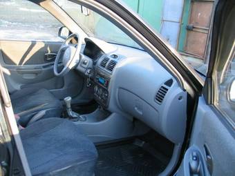 2004 Hyundai Accent Images
