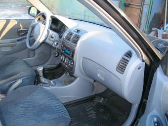 2004 Hyundai Accent Pics