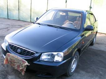 2004 Hyundai Accent Pictures