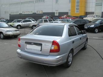 2004 Hyundai Accent Photos