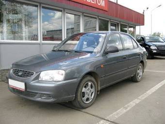 2004 Hyundai Accent Photos