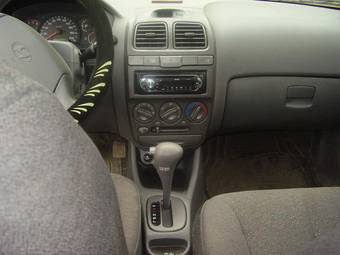 2004 Hyundai Accent Pictures