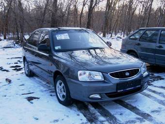 2004 Hyundai Accent Pics