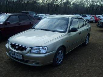 2004 Hyundai Accent Pictures