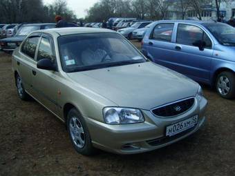 2004 Hyundai Accent Photos