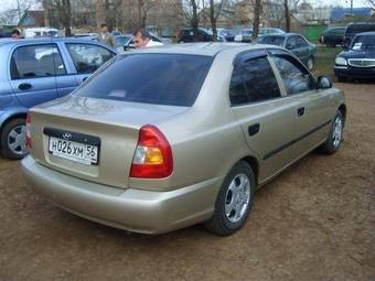 2004 Hyundai Accent Photos