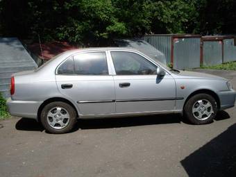 2004 Hyundai Accent Pictures
