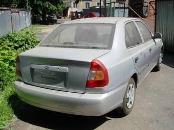 2004 Hyundai Accent Photos