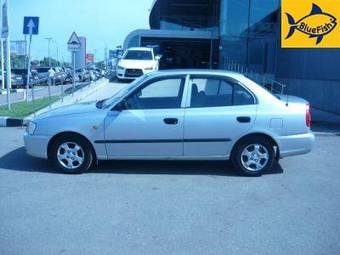 2004 Hyundai Accent Pictures