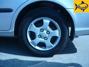 2004 Hyundai Accent Photos