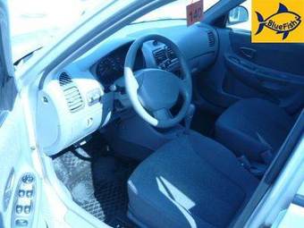 2004 Hyundai Accent Photos
