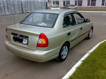 2004 Hyundai Accent Pictures