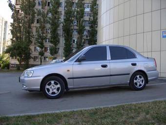 2004 Hyundai Accent Photos