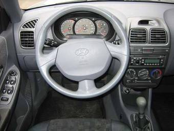 2004 Hyundai Accent Pics