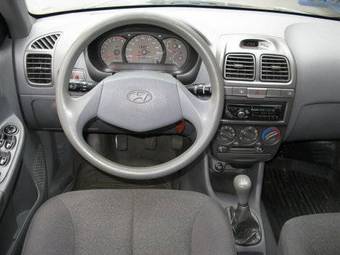 2004 Hyundai Accent Pics