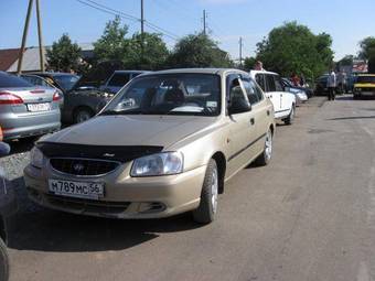 2004 Hyundai Accent Pics