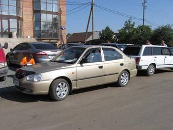 2004 Hyundai Accent Pictures