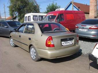 2004 Hyundai Accent Pictures