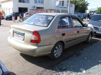 2004 Hyundai Accent Photos