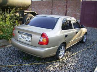 2004 Hyundai Accent Photos