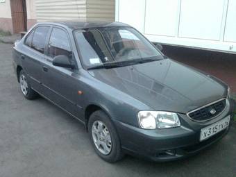 2004 Hyundai Accent Photos