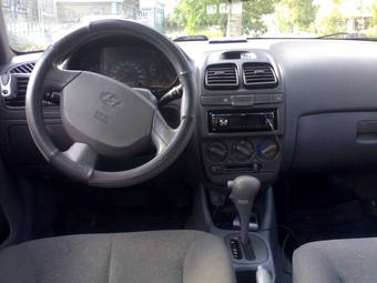 2004 Hyundai Accent Photos