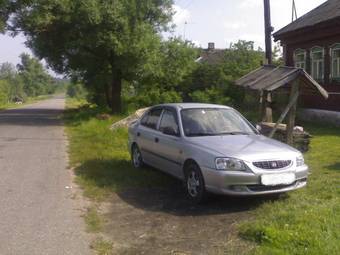 2004 Hyundai Accent Pictures