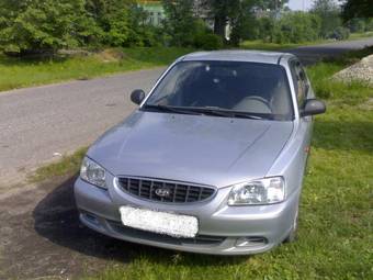 2004 Hyundai Accent Photos