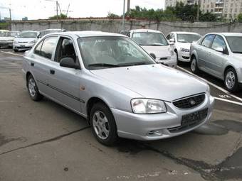 2004 Hyundai Accent Pictures