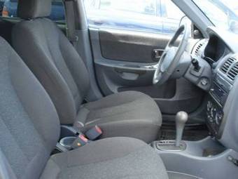 2004 Hyundai Accent Pictures