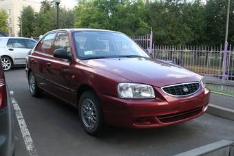 2004 Hyundai Accent Photos