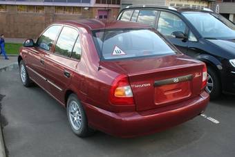 2004 Hyundai Accent Photos