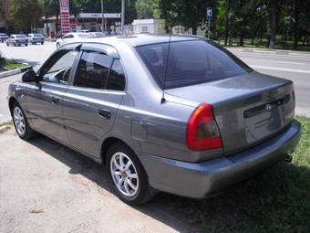 2004 Hyundai Accent Photos