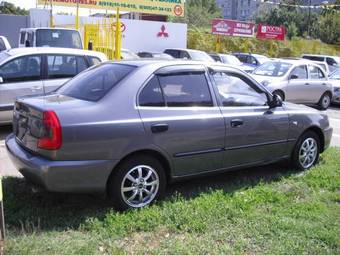 2004 Hyundai Accent Pictures