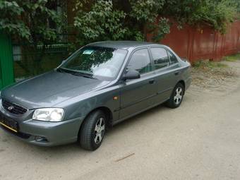 2004 Hyundai Accent Pictures