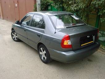 2004 Hyundai Accent Photos