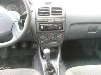 2004 Hyundai Accent Photos